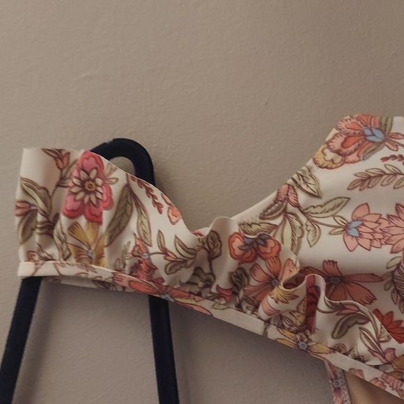 OLD NAVY Ruffle Trimmed Floral Tankini Swim Top - Picture 5 of 10